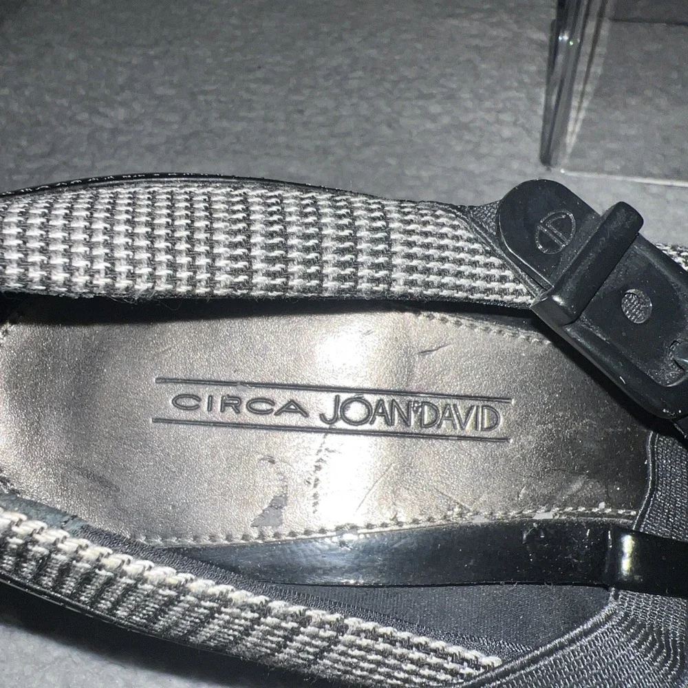 Circa Joan David Heels Women's Sz 8.5 Black‎ Patent Houndstooth T Strap Sandals